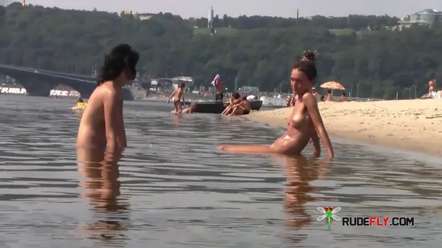 Poster: Video taken at a nudist resort! Wasn t easy!!! Sandfly ur the man