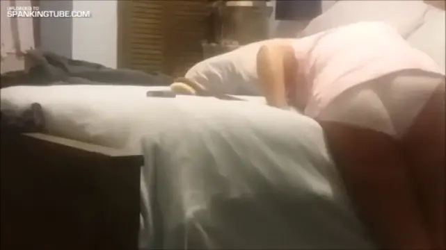 Poster: jeans fetish Hijo castiga asu madre por salir con hombres, mother spanking on old/young