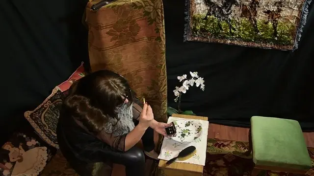 Poster: [hotspanker.com] Sissy Antoinettes punishment