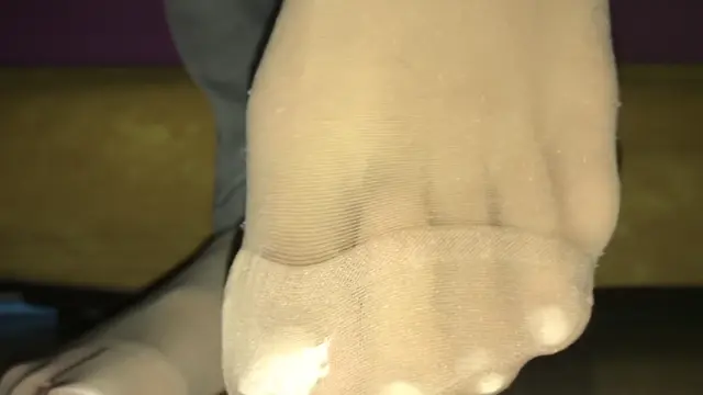 Poster: Goddess laeticias white toenails in pantyhose!