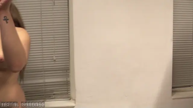 Poster: Metal Bondage – Liz