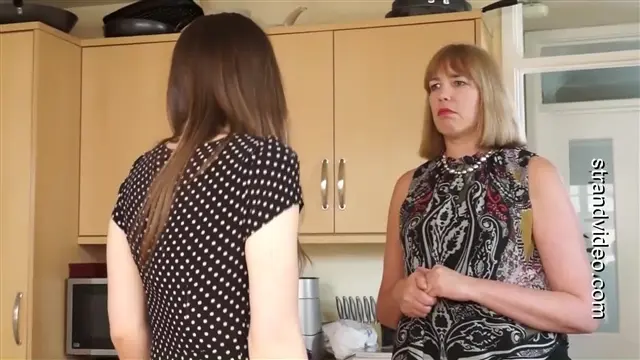 Poster: Spanking Sarah – MP4/SD – Lulu Lamb, Sarah Stern – Did you buy this strap