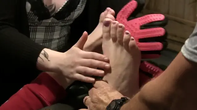 Poster: New girl Tickle Test Feet