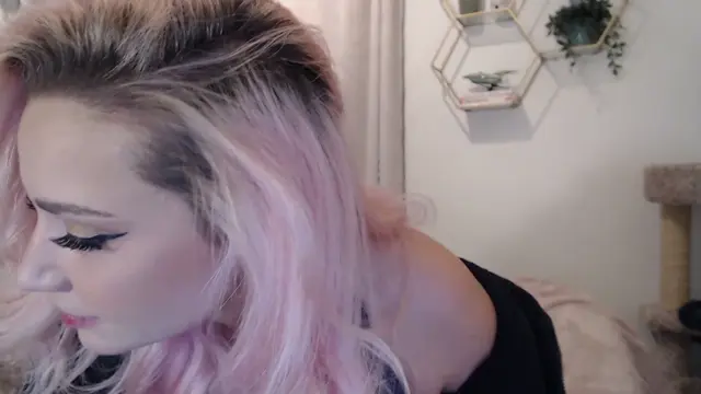 Poster: Th0tprocess (thick canadian deepthroat queen spanking nipple clamps buttplug tease camshow)