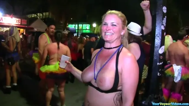 Poster: Hot painted bodies babes