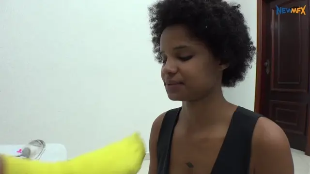 Poster: Newmfx - Queens feet