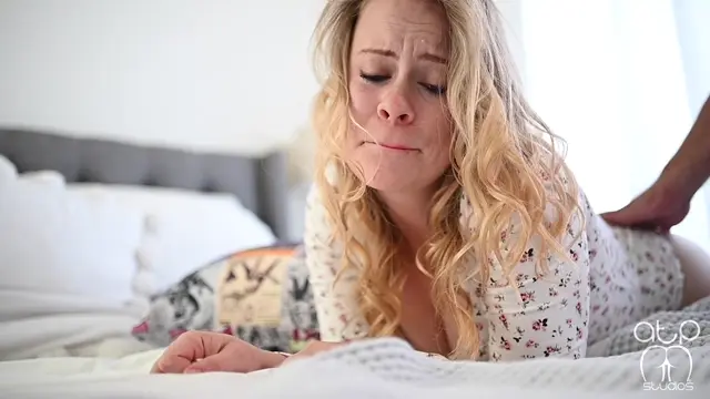 Poster: Dolled up for a Paddling – Stevie Strips and Dresses for the Paddle